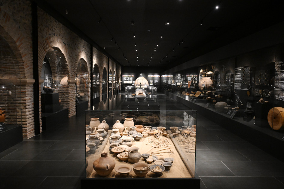 Leyla Əliyeva və Arzu Əliyeva Şəkidə tarixi-memarlıq abidələrinin bərpadan sonra açılışında iştirak ediblər<font color=red> - FOTOLAR</font>