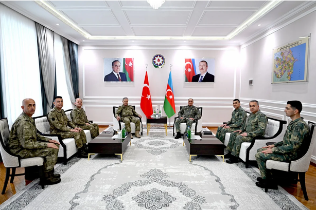 Hikmət Mirzəyev türkiyəli həmkarı ilə hərbi əməkdaşlığı müzakirə edib<font color=red> - FOTOLAR</font>