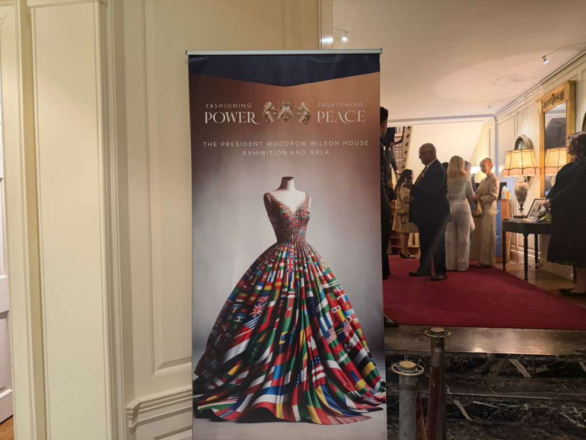 ABŞ-də keçirilən sərgidə Azərbaycana məxsus milli kişi geyimi nümayiş olunub<font color=red> - FOTOLAR</font>