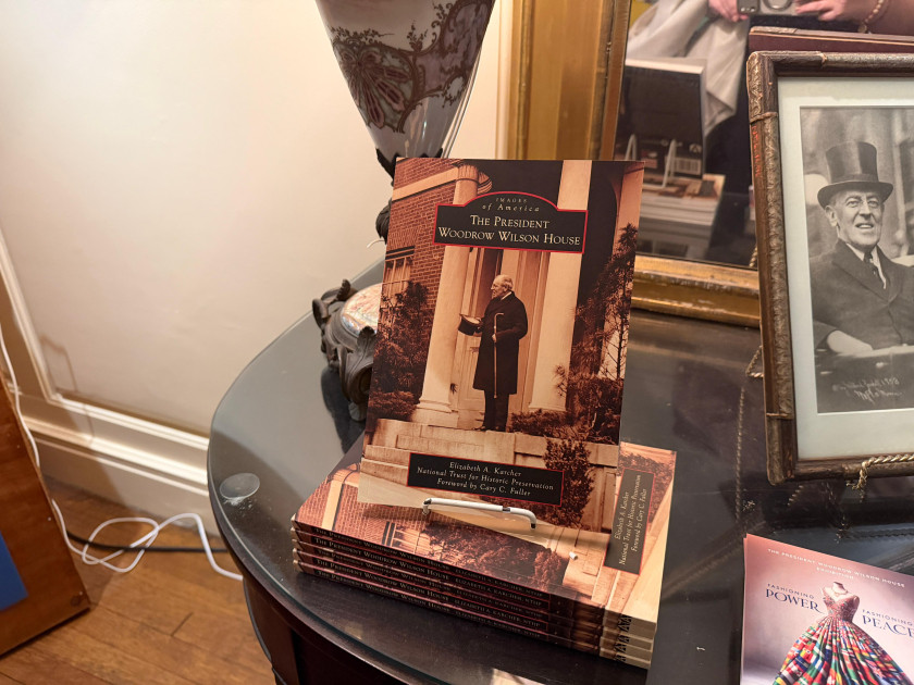 ABŞ-də keçirilən sərgidə Azərbaycana məxsus milli kişi geyimi nümayiş olunub<font color=red> - FOTOLAR</font>