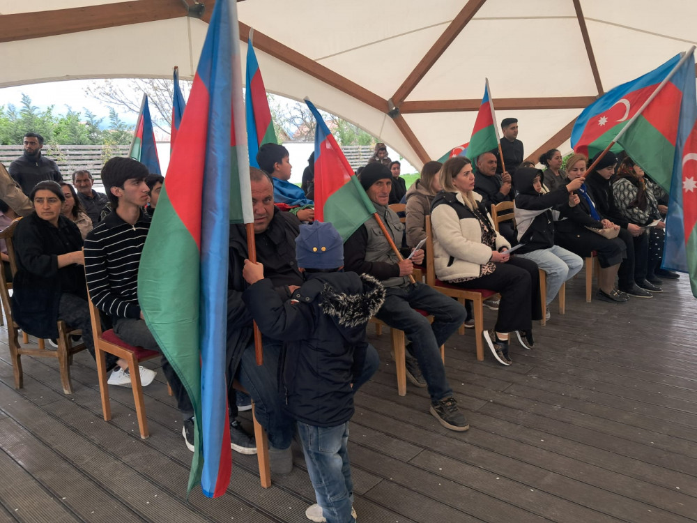 Ağdərənin Aşağı Oratağ kəndinə köçən 6 ailəyə mənzillərinin açarları təqdim olunub<font color=red> - FOTOLAR</font>