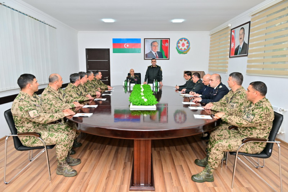 Hərbi prokuror Daxili Qoşunların hərbi hissəsində görüş keçirib<font color=red> - FOTOLAR</font>