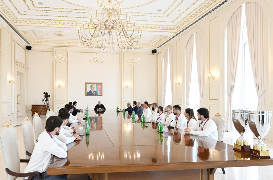 Prezident İlham Əliyev Avropa çempionatında komanda hesabında çempion olan güləşçiləri qəbul edib<font color='red'> - YENİLƏNƏCƏK</font><font color=red> - FOTOLAR</font>