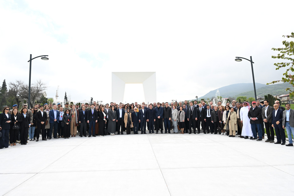 Diplomatik korpusun nümayəndələri Xankəndi Zəfər parkına gəliblər<font color=red> - FOTOLAR</font>