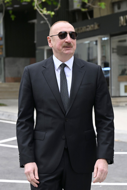 Prezident İlham Əliyev Bakının İslam Səfərli küçəsinin yenidənqurmadan sonra açılışında iştirak edib<font color=red> - FOTOLAR</font>