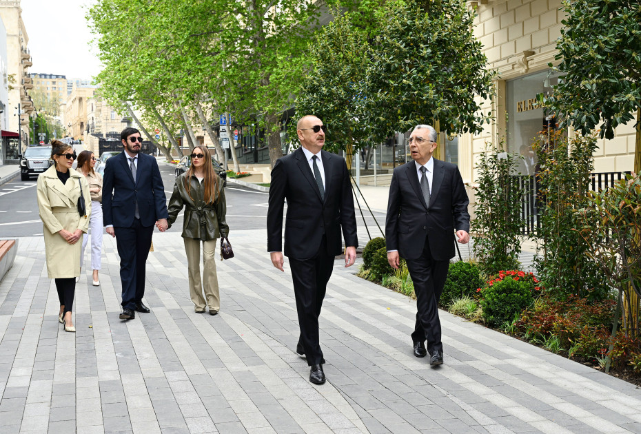 Prezident İlham Əliyev Bakının İslam Səfərli küçəsinin yenidənqurmadan sonra açılışında iştirak edib<font color=red> - FOTOLAR</font>