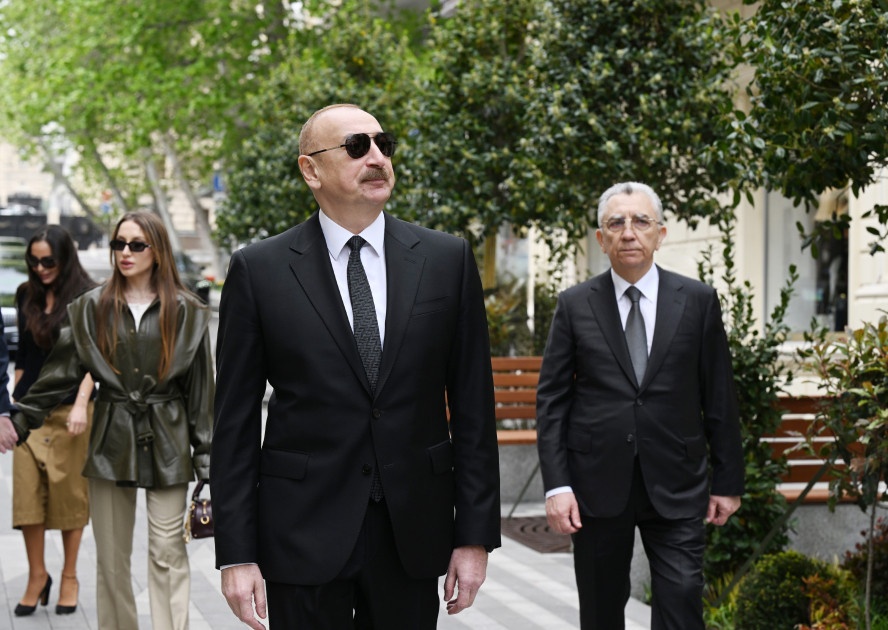 Prezident İlham Əliyev Bakının İslam Səfərli küçəsinin yenidənqurmadan sonra açılışında iştirak edib<font color=red> - FOTOLAR</font>