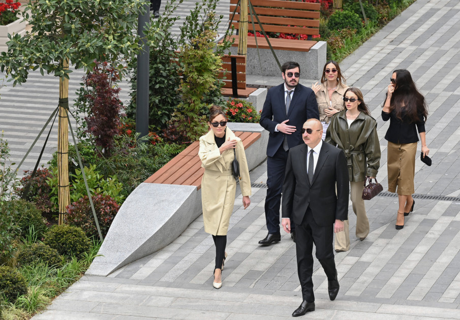 Prezident İlham Əliyev Bakının İslam Səfərli küçəsinin yenidənqurmadan sonra açılışında iştirak edib<font color=red> - FOTOLAR</font>