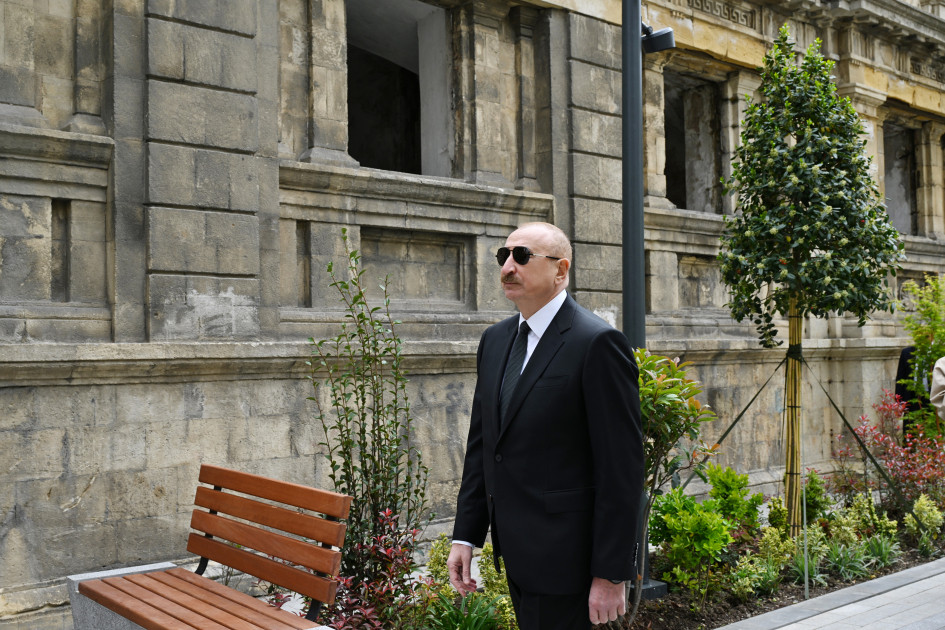 Prezident İlham Əliyev Bakının İslam Səfərli küçəsinin yenidənqurmadan sonra açılışında iştirak edib<font color=red> - FOTOLAR</font>