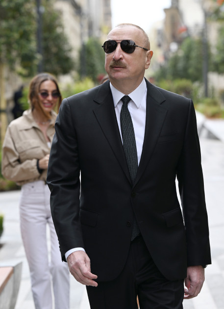 Prezident İlham Əliyev Bakının İslam Səfərli küçəsinin yenidənqurmadan sonra açılışında iştirak edib<font color=red> - FOTOLAR</font>