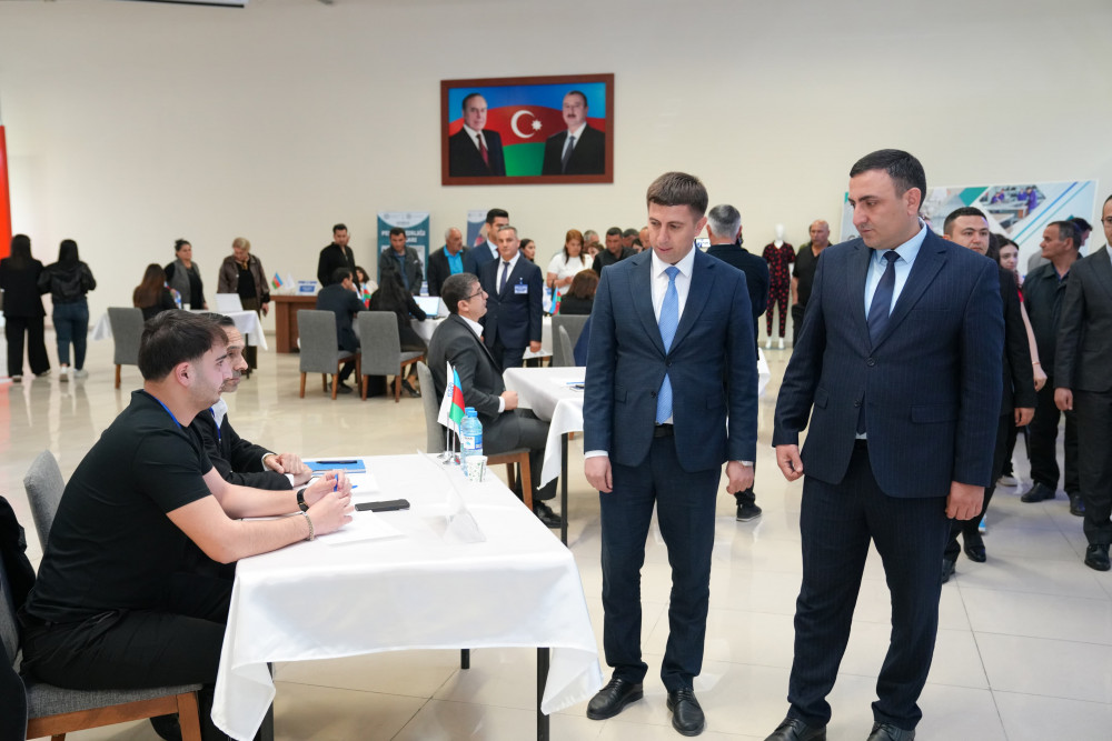 Naxçıvan şəhərində 40-dan çox işəgötürənin iştirakı ilə əmək yarmarkası keçirilib<font color=red> - FOTOLAR</font>