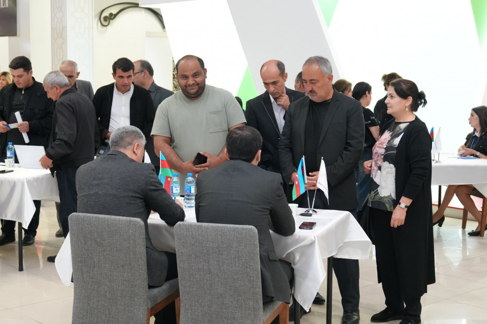 Naxçıvan şəhərində 40-dan çox işəgötürənin iştirakı ilə əmək yarmarkası keçirilib<font color=red> - FOTOLAR</font>