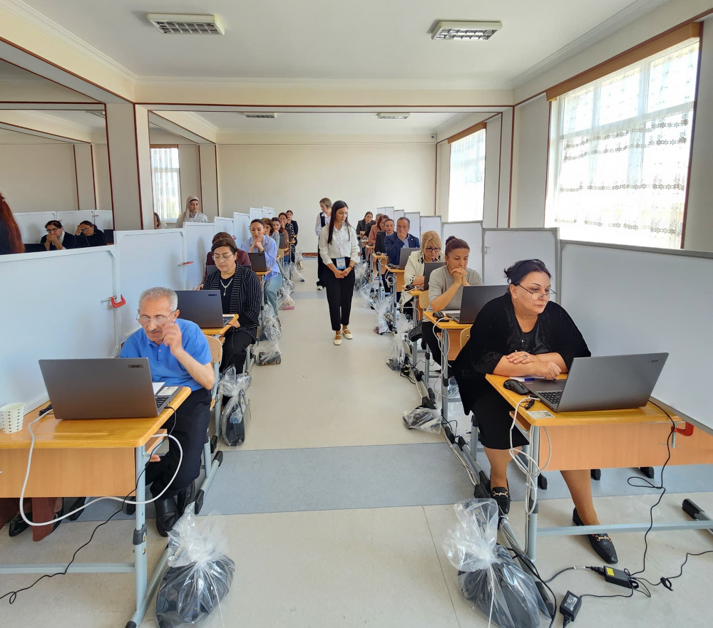 Naxçıvanda təhsilverənlərin sertifikatlaşdırma prosesinin ikinci dövriyyəsi üzrə test imtahanlarına start verilib <font color=red> - FOTOLAR</font>
