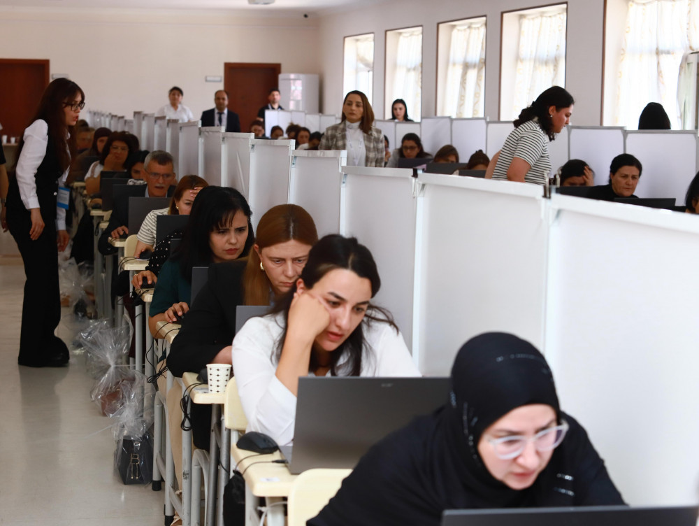 Naxçıvanda təhsilverənlərin sertifikatlaşdırma prosesinin ikinci dövriyyəsi üzrə test imtahanlarına start verilib <font color=red> - FOTOLAR</font>