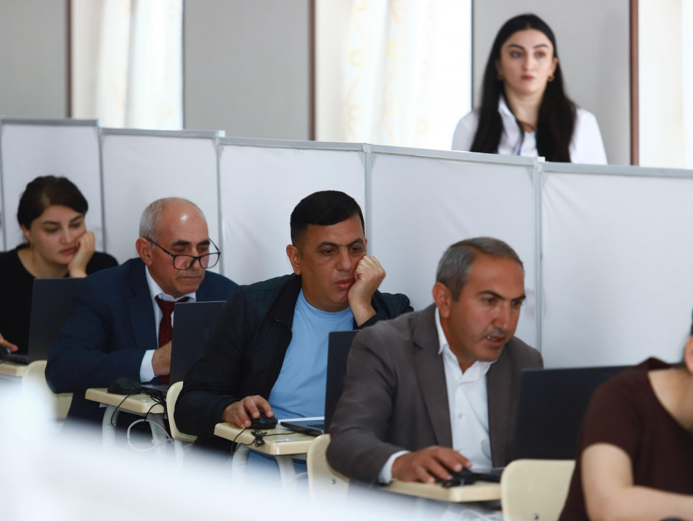 Naxçıvanda təhsilverənlərin sertifikatlaşdırma prosesinin ikinci dövriyyəsi üzrə test imtahanlarına start verilib <font color=red> - FOTOLAR</font>