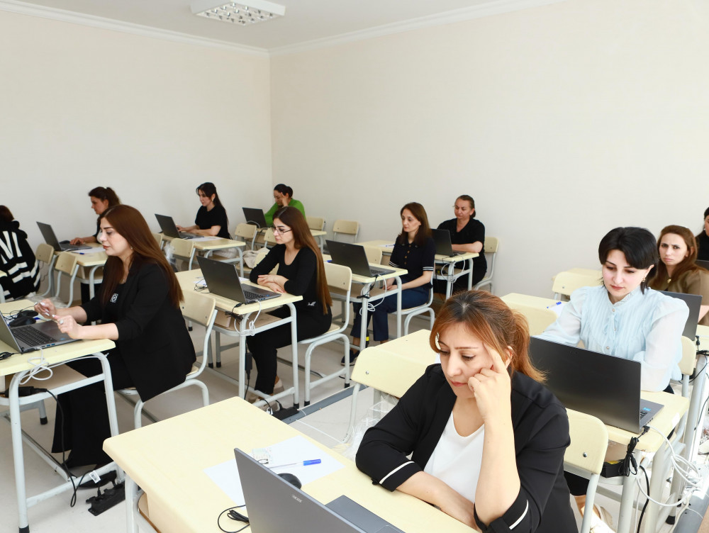 Naxçıvanda təhsilverənlərin sertifikatlaşdırma prosesinin ikinci dövriyyəsi üzrə test imtahanlarına start verilib <font color=red> - FOTOLAR</font>