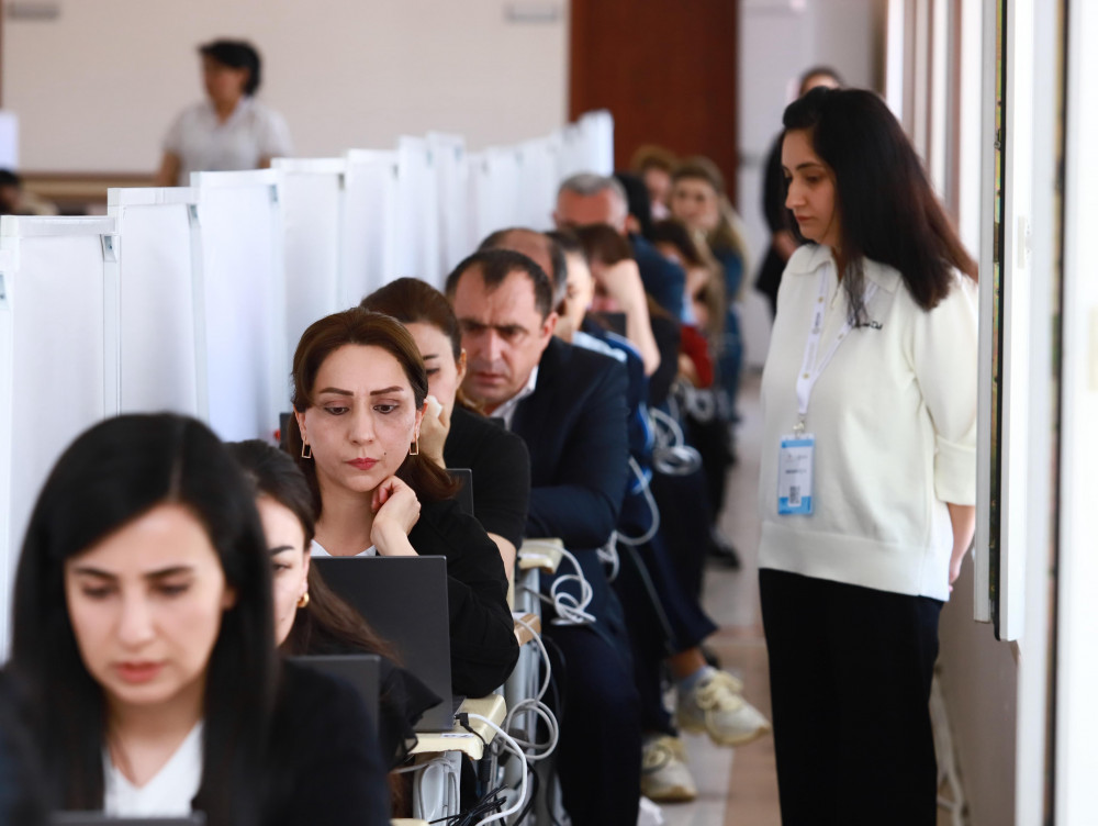 Naxçıvanda təhsilverənlərin sertifikatlaşdırma prosesinin ikinci dövriyyəsi üzrə test imtahanlarına start verilib <font color=red> - FOTOLAR</font>