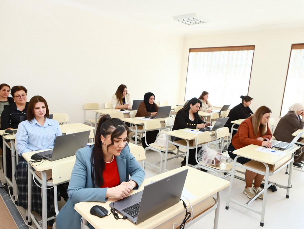 Naxçıvanda təhsilverənlərin sertifikatlaşdırma prosesinin ikinci dövriyyəsi üzrə test imtahanlarına start verilib <font color=red> - FOTOLAR</font>