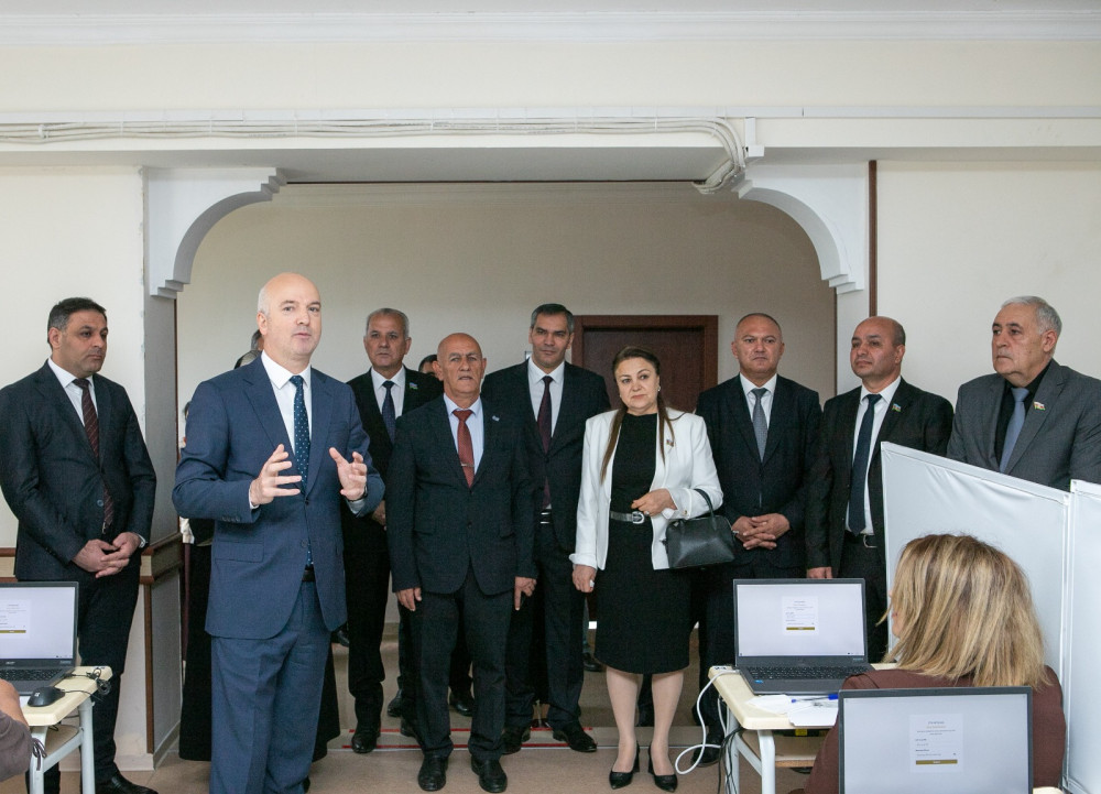 Naxçıvanda sertifikatlaşdırma prosesinin keçirildiyi İmtahan Mərkəzinə infotur təşkil olunub<font color=red> - FOTOLAR</font>