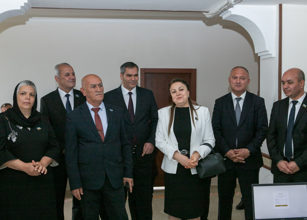 Naxçıvanda sertifikatlaşdırma prosesinin keçirildiyi İmtahan Mərkəzinə infotur təşkil olunub<font color=red> - FOTOLAR</font>