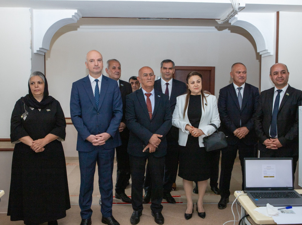 Naxçıvanda sertifikatlaşdırma prosesinin keçirildiyi İmtahan Mərkəzinə infotur təşkil olunub<font color=red> - FOTOLAR</font>