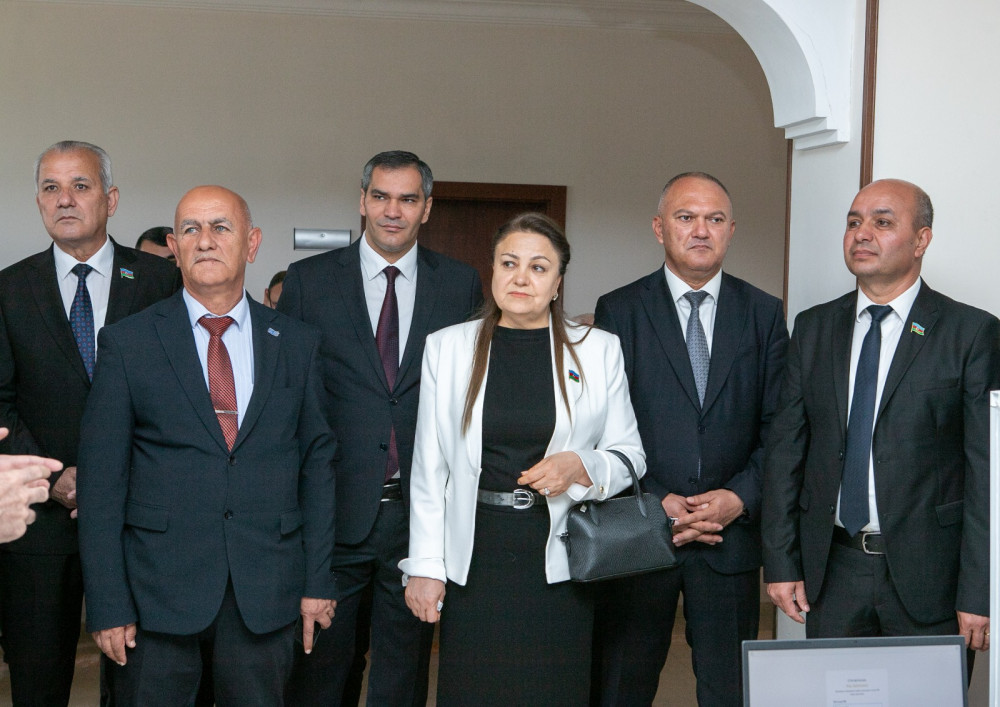 Naxçıvanda sertifikatlaşdırma prosesinin keçirildiyi İmtahan Mərkəzinə infotur təşkil olunub<font color=red> - FOTOLAR</font>
