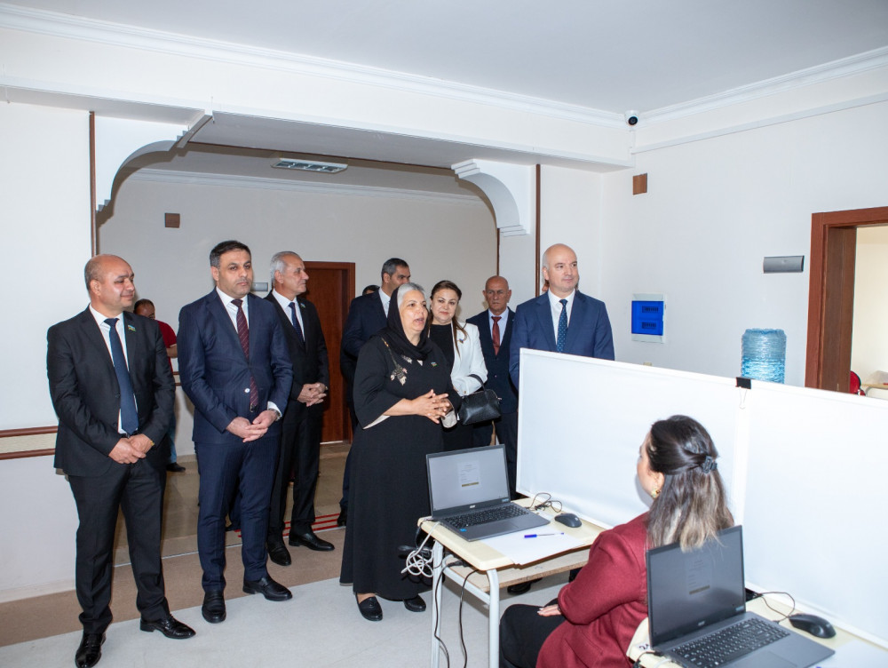 Naxçıvanda sertifikatlaşdırma prosesinin keçirildiyi İmtahan Mərkəzinə infotur təşkil olunub<font color=red> - FOTOLAR</font>