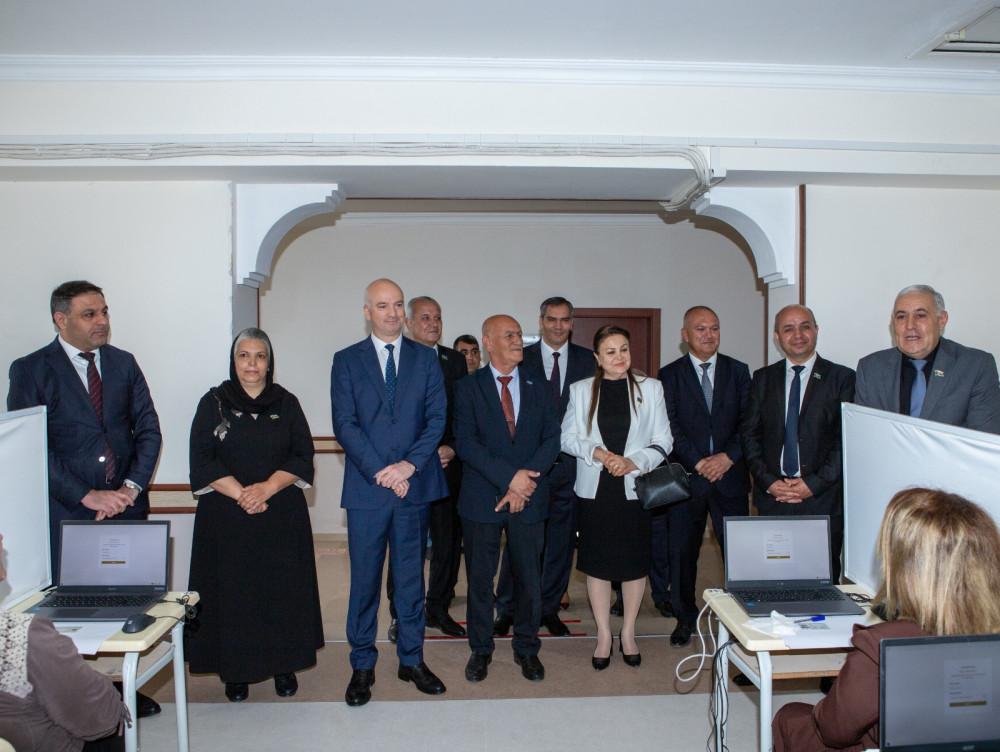 Naxçıvanda sertifikatlaşdırma prosesinin keçirildiyi İmtahan Mərkəzinə infotur təşkil olunub<font color=red> - FOTOLAR</font>