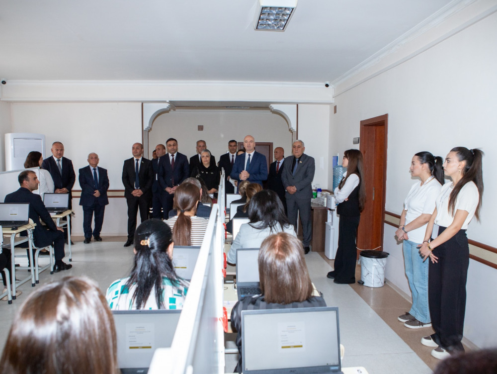Naxçıvanda sertifikatlaşdırma prosesinin keçirildiyi İmtahan Mərkəzinə infotur təşkil olunub<font color=red> - FOTOLAR</font>