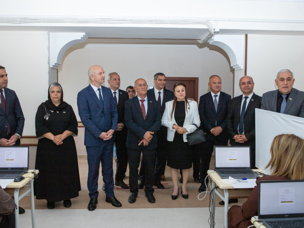 Naxçıvanda sertifikatlaşdırma prosesinin keçirildiyi İmtahan Mərkəzinə infotur təşkil olunub<font color=red> - FOTOLAR</font>