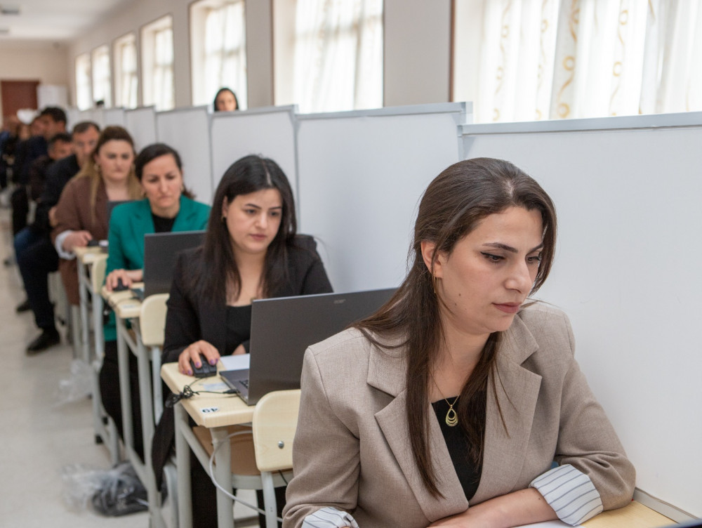 Naxçıvanda təhsilverənlərin sertifikatlaşdırma prosesinin ikinci dövriyyəsi üzrə test imtahanları davam edir <font color=red> - FOTOLAR</font>
