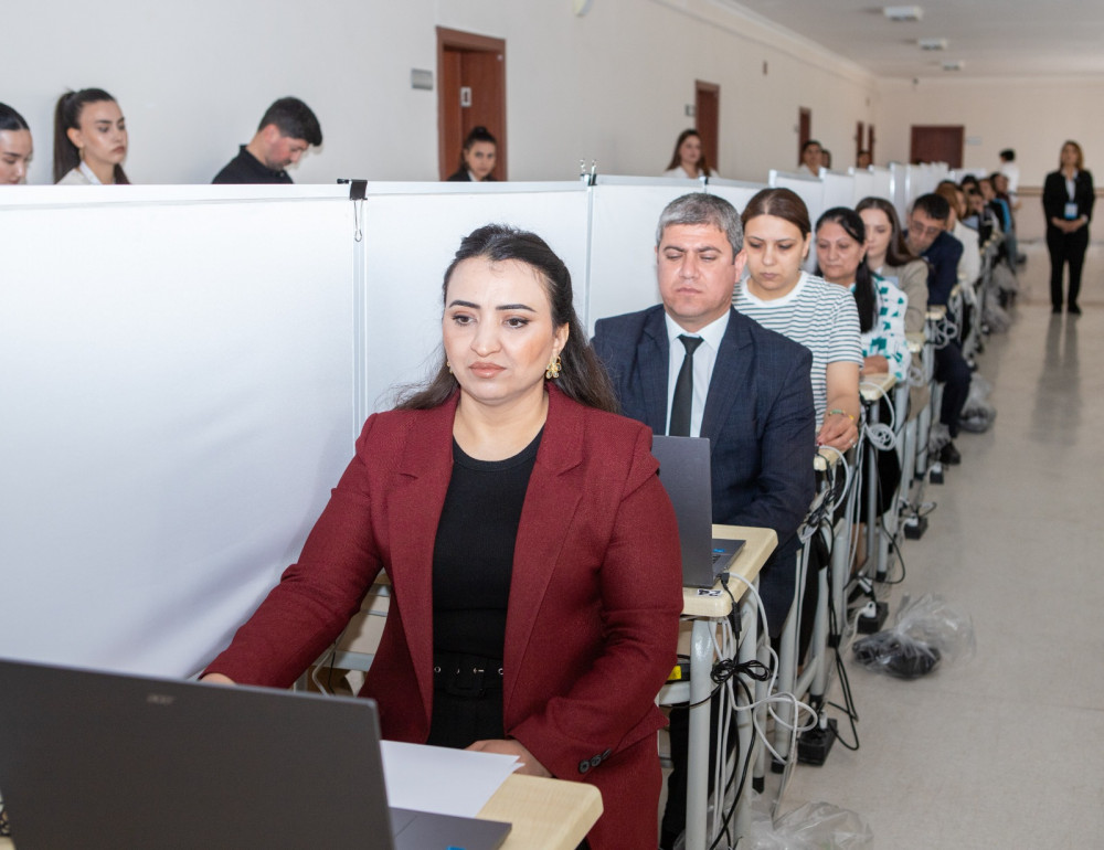 Naxçıvanda təhsilverənlərin sertifikatlaşdırma prosesinin ikinci dövriyyəsi üzrə test imtahanları davam edir <font color=red> - FOTOLAR</font>