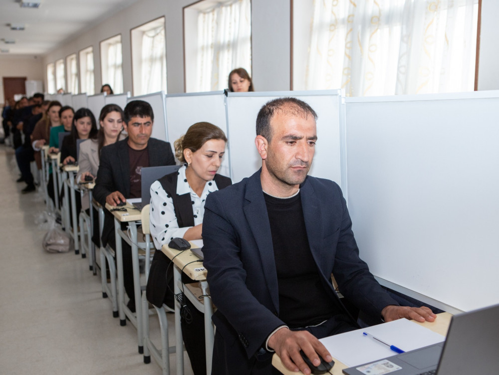 Naxçıvanda təhsilverənlərin sertifikatlaşdırma prosesinin ikinci dövriyyəsi üzrə test imtahanları davam edir <font color=red> - FOTOLAR</font>