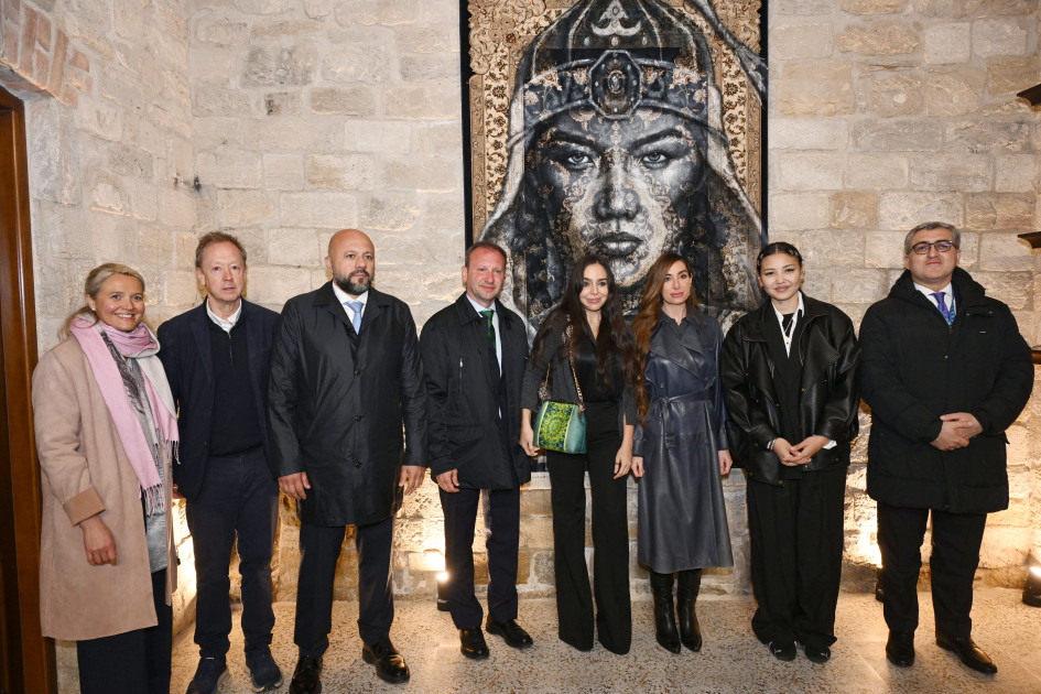 Leyla Əliyeva və Arzu Əliyeva Beynəlxalq Xalça Festivalını ziyarət ediblər<font color=red> - FOTOLAR</font>