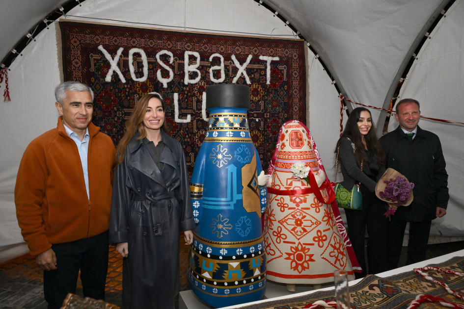 Leyla Əliyeva və Arzu Əliyeva Beynəlxalq Xalça Festivalını ziyarət ediblər<font color=red> - FOTOLAR</font>