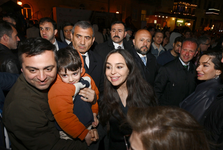 Leyla Əliyeva və Arzu Əliyeva Beynəlxalq Xalça Festivalını ziyarət ediblər<font color=red> - FOTOLAR</font>