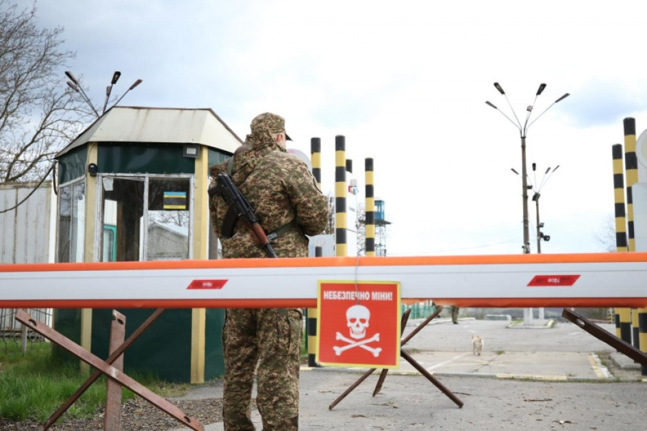 Ukrayna tanınmamış Dnestryanı bölgəsi ilə sərhəddə müdafiəni gücləndirir<font color=red> - FOTOLAR</font>