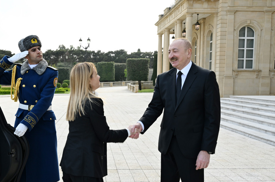 Prezident İlham Əliyevin İtaliya Nazirlər Şurasının sədri Ciorcia Meloni ilə təkbətək görüşü keçirilir<font color=red> - FOTOLAR</font>