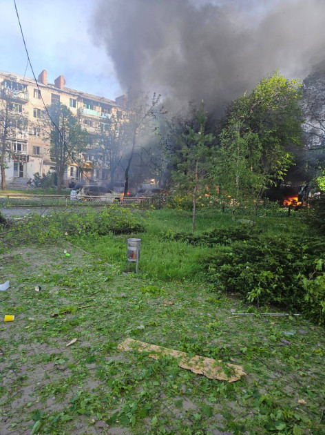 Rusiya ordusu Kramatorsk şəhərinin mərkəzinə bombalar atıb, ölənlər var<font color=red> - FOTOLAR</font>