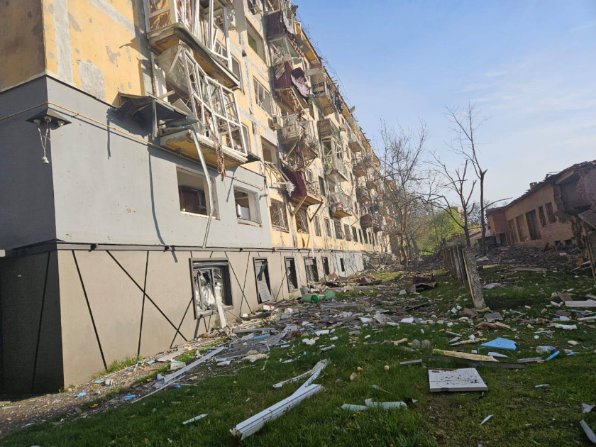 Rusiya ordusu Kramatorsk şəhərinin mərkəzinə bombalar atıb, ölənlər var<font color=red> - FOTOLAR</font>