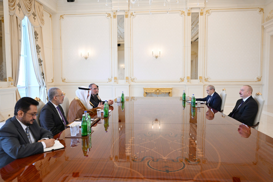 Prezident İlham Əliyev İslam İnkişaf Bankı Qrupunun sədrinin başçılıq etdiyi nümayəndə heyətini qəbul edib<font color=red> - FOTOLAR</font>