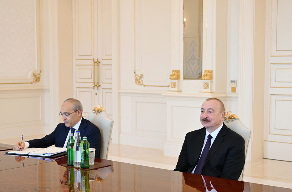 Prezident İlham Əliyev İslam İnkişaf Bankı Qrupunun sədrinin başçılıq etdiyi nümayəndə heyətini qəbul edib<font color=red> - FOTOLAR</font>