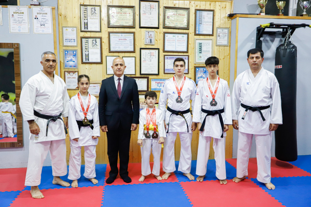 Məcid Seyidov İstanbulda keçirilən karate turnirinin mükafatçıları ilə görüşüb<font color=red> - FOTOLAR</font>