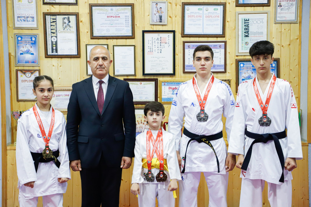 Məcid Seyidov İstanbulda keçirilən karate turnirinin mükafatçıları ilə görüşüb<font color=red> - FOTOLAR</font>