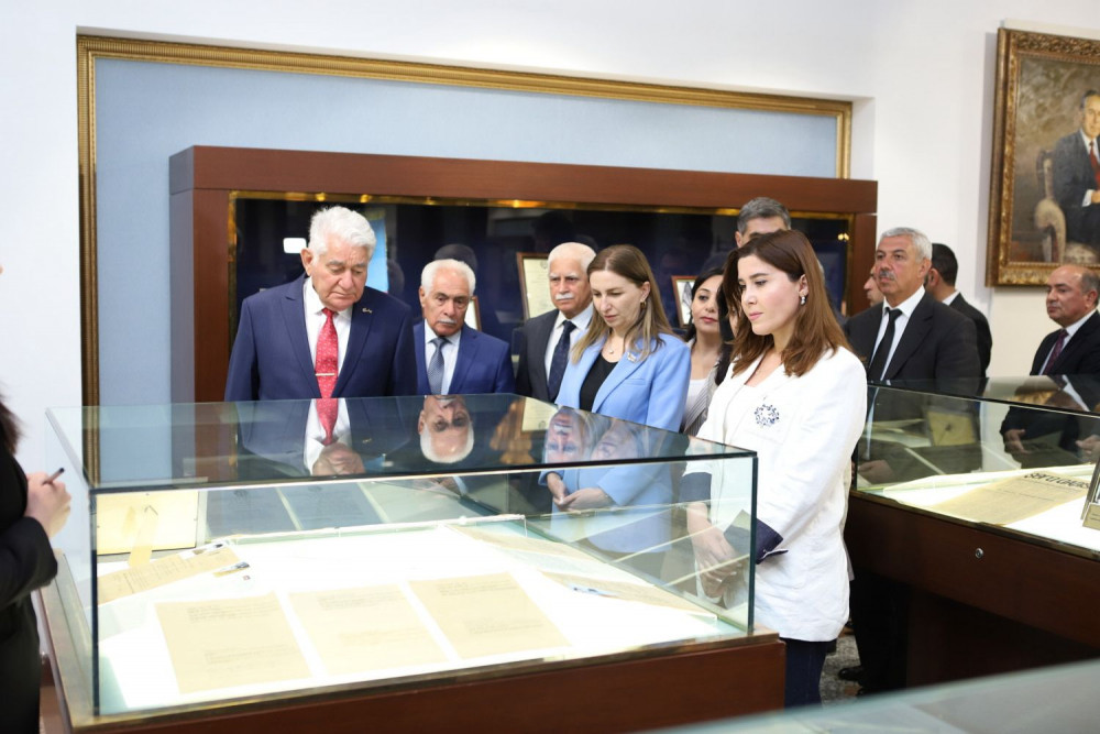 Naxçıvanda Ümummilli Lider Heydər Əliyevin anadan olmasının 103-cü ildönümünə həsr olunmuş dəyirmi masa təşkil olunub<font color=red> - FOTOLAR</font>