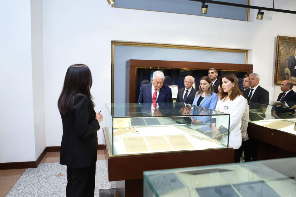 Naxçıvanda Ümummilli Lider Heydər Əliyevin anadan olmasının 103-cü ildönümünə həsr olunmuş dəyirmi masa təşkil olunub<font color=red> - FOTOLAR</font>