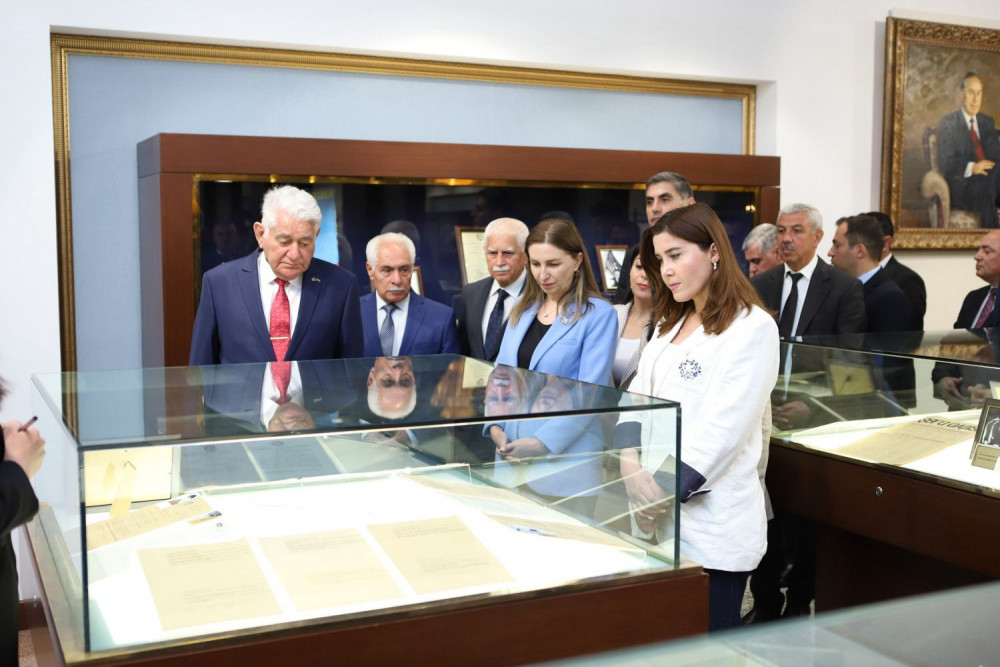 Naxçıvanda Ümummilli Lider Heydər Əliyevin anadan olmasının 103-cü ildönümünə həsr olunmuş dəyirmi masa təşkil olunub<font color=red> - FOTOLAR</font>