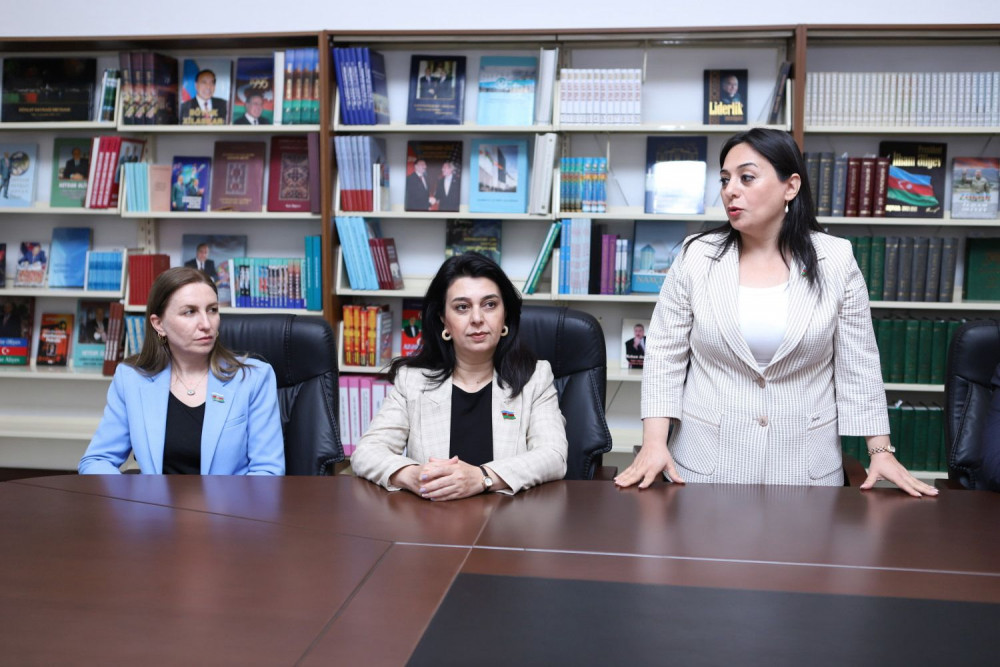 Naxçıvanda Ümummilli Lider Heydər Əliyevin anadan olmasının 103-cü ildönümünə həsr olunmuş dəyirmi masa təşkil olunub<font color=red> - FOTOLAR</font>