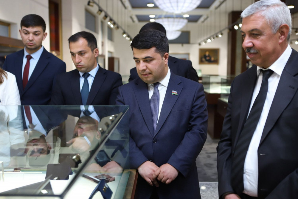 Naxçıvanda Ümummilli Lider Heydər Əliyevin anadan olmasının 103-cü ildönümünə həsr olunmuş dəyirmi masa təşkil olunub<font color=red> - FOTOLAR</font>