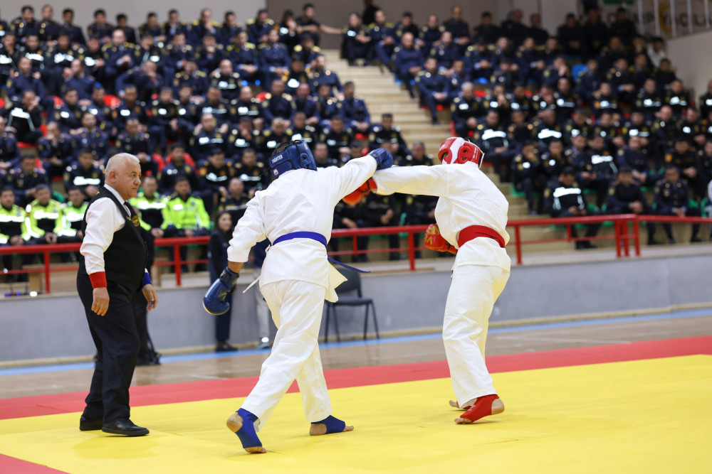 Naxçıvanda polis əməkdaşları arasında silahsız özünümüdafiə və əlbəyaxa döyüş üzrə çempionat keçirilib<font color=red> - FOTOLAR</font>